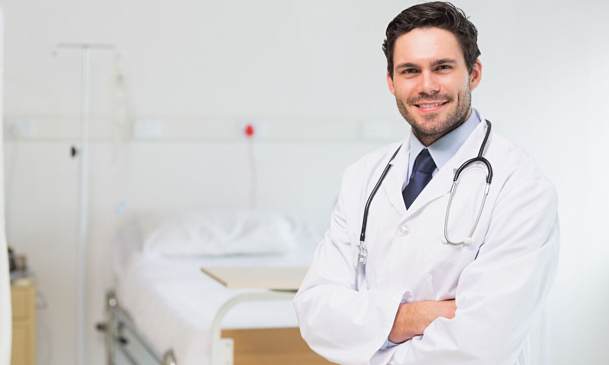 Doktor, analizlerin sonucuna dayanarak prostatit tedavisi için ilaçlar reçete eder